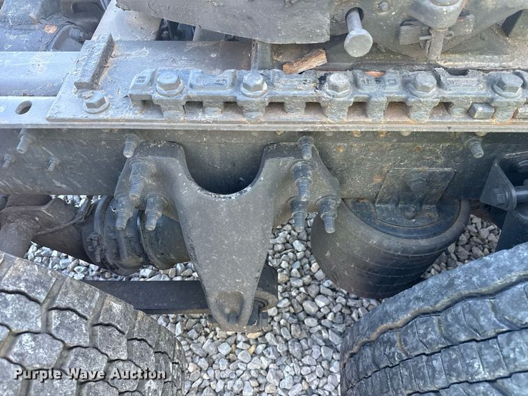 image for item YA0442 2019 International LT625 semi truck