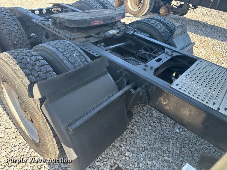 image for item YA0442 2019 International LT625 semi truck