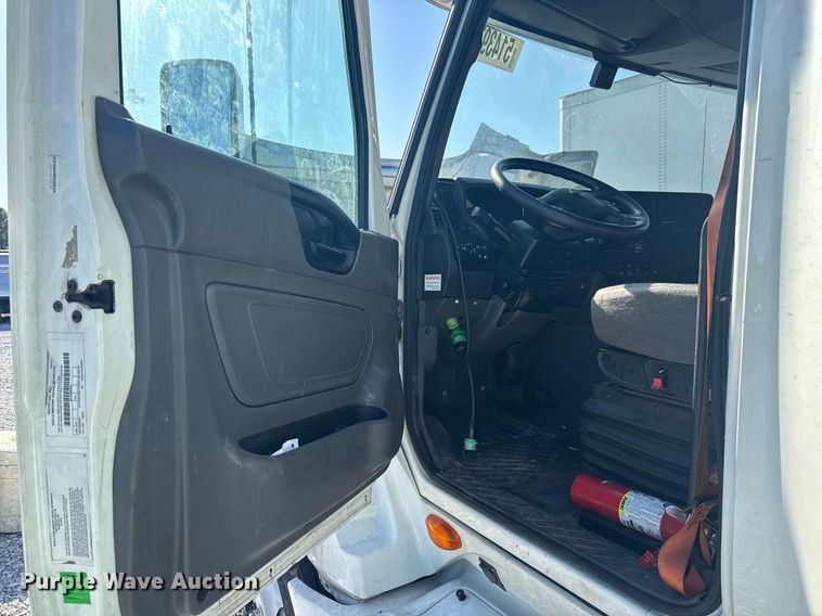 image for item YA0442 2019 International LT625 semi truck