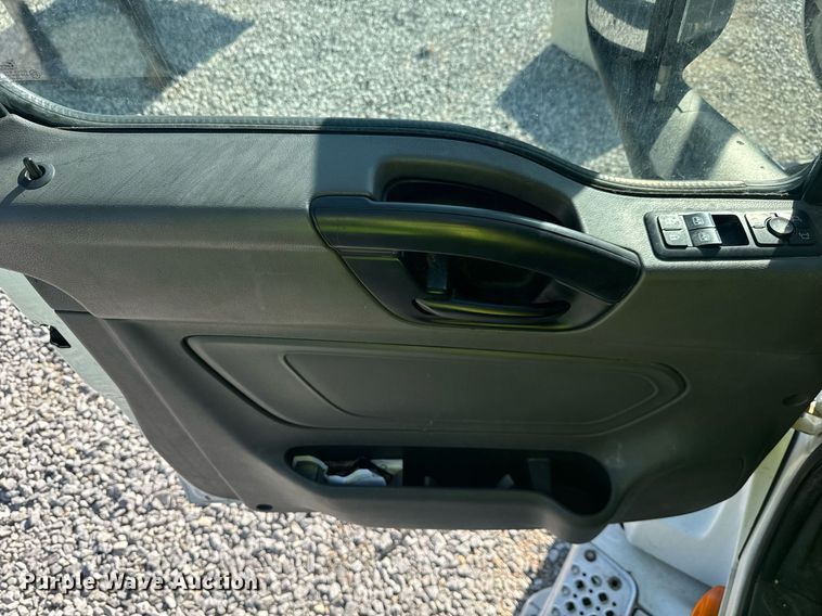 image for item YA0442 2019 International LT625 semi truck