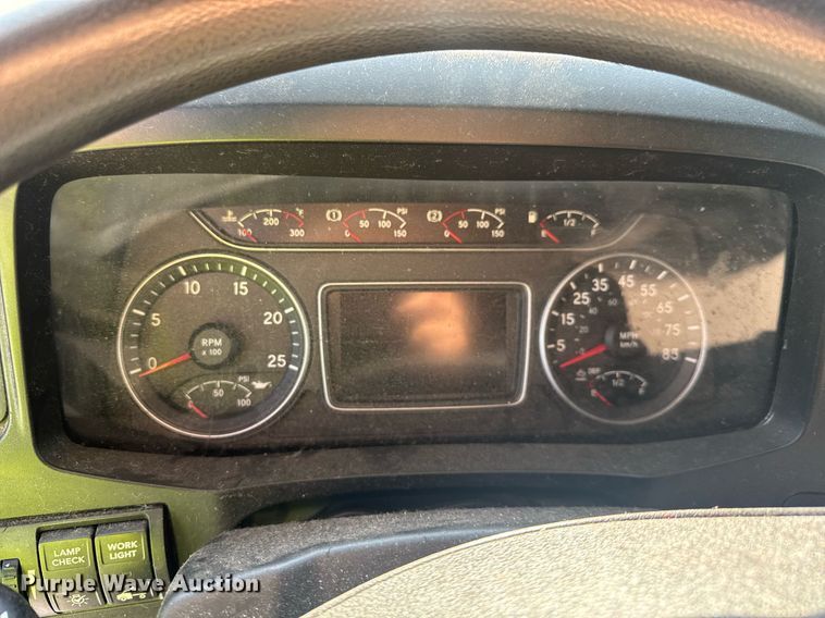 image for item YA0442 2019 International LT625 semi truck