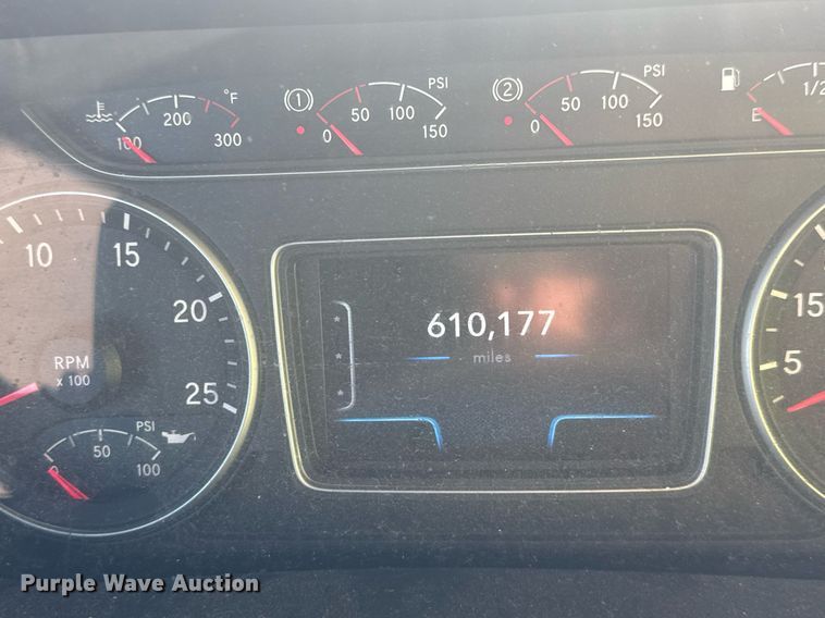 image for item YA0442 2019 International LT625 semi truck