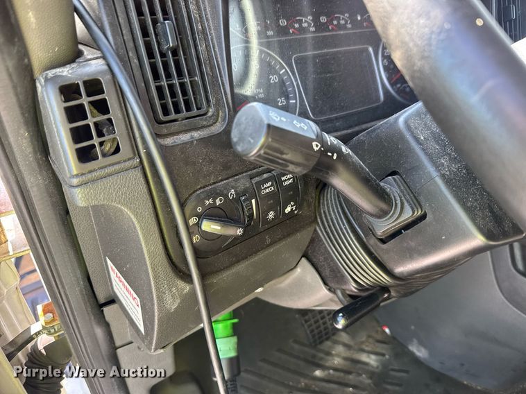 image for item YA0442 2019 International LT625 semi truck