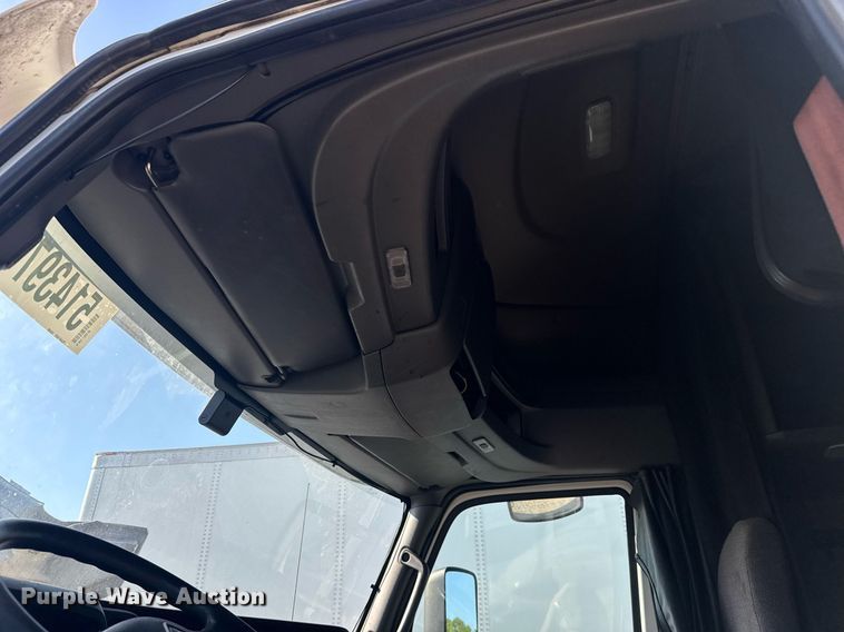 image for item YA0442 2019 International LT625 semi truck