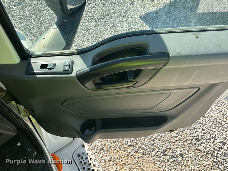 image for item YA0442 2019 International LT625 semi truck