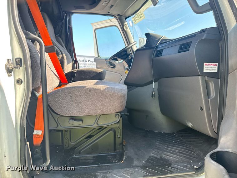 image for item YA0442 2019 International LT625 semi truck