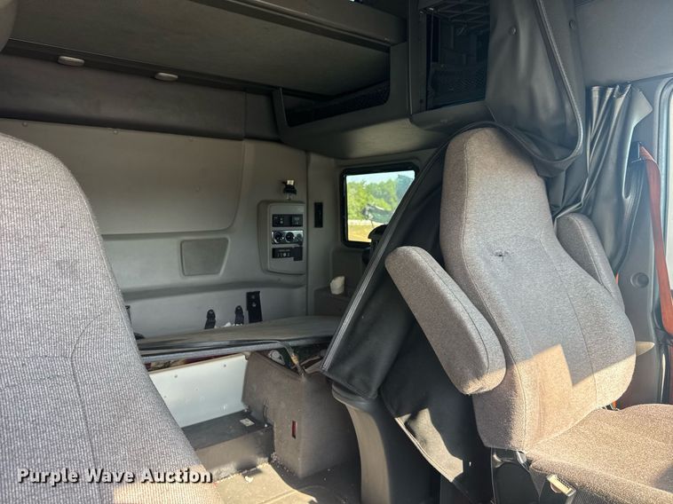 image for item YA0442 2019 International LT625 semi truck