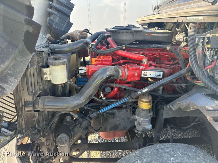 image for item YA0442 2019 International LT625 semi truck