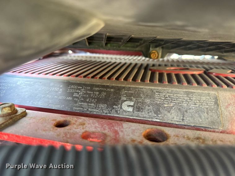 image for item YA0442 2019 International LT625 semi truck