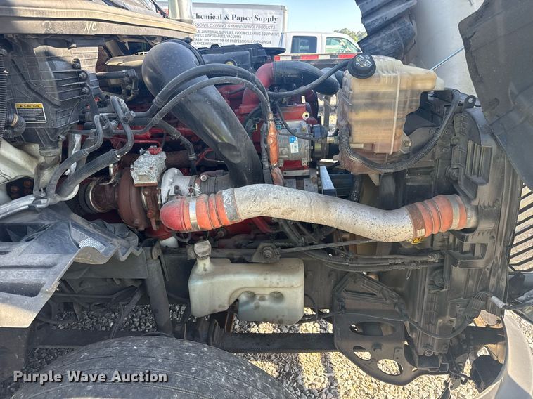 image for item YA0442 2019 International LT625 semi truck