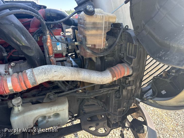 image for item YA0442 2019 International LT625 semi truck