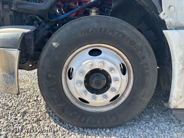 image for item YA0442 2019 International LT625 semi truck