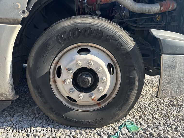 image for item YA0442 2019 International LT625 semi truck