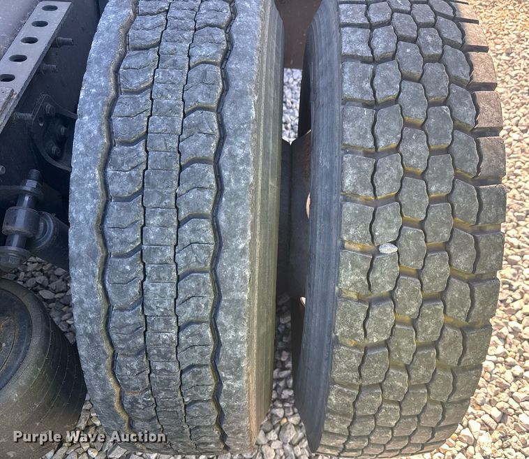 image for item YA0442 2019 International LT625 semi truck