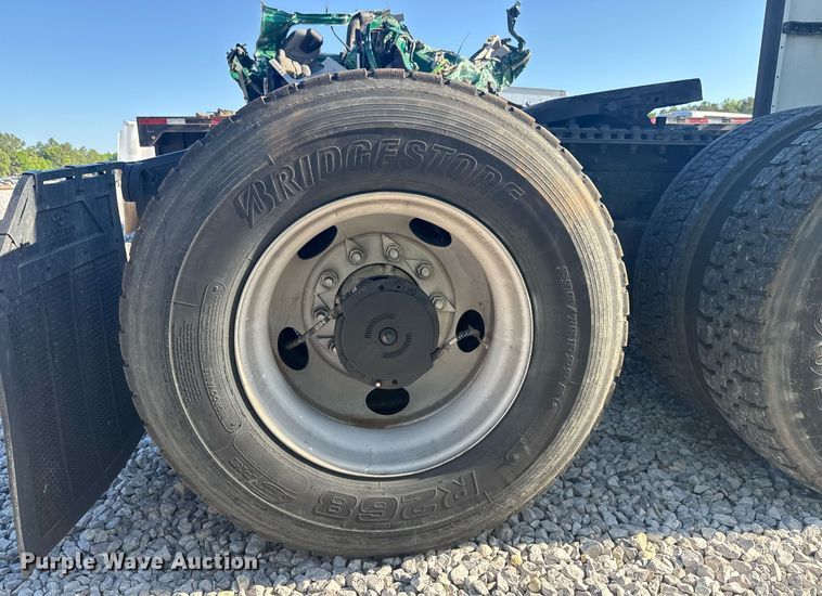 image for item YA0442 2019 International LT625 semi truck