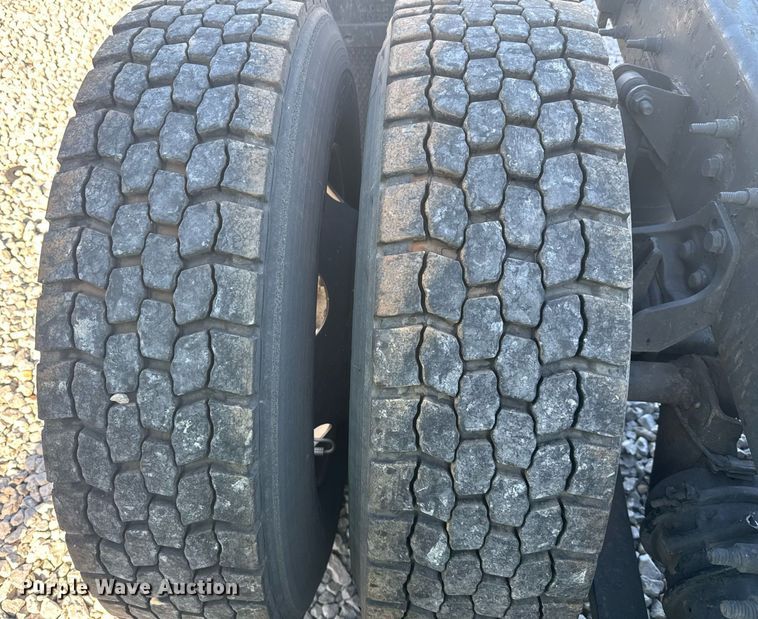 image for item YA0442 2019 International LT625 semi truck