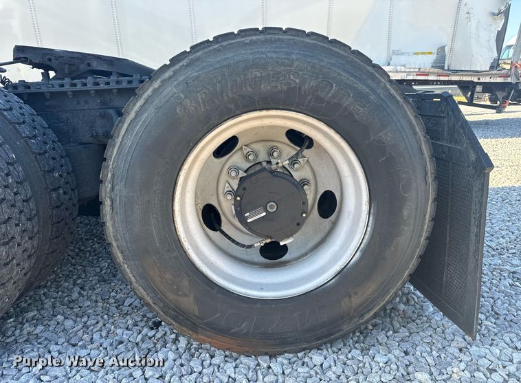 image for item YA0442 2019 International LT625 semi truck