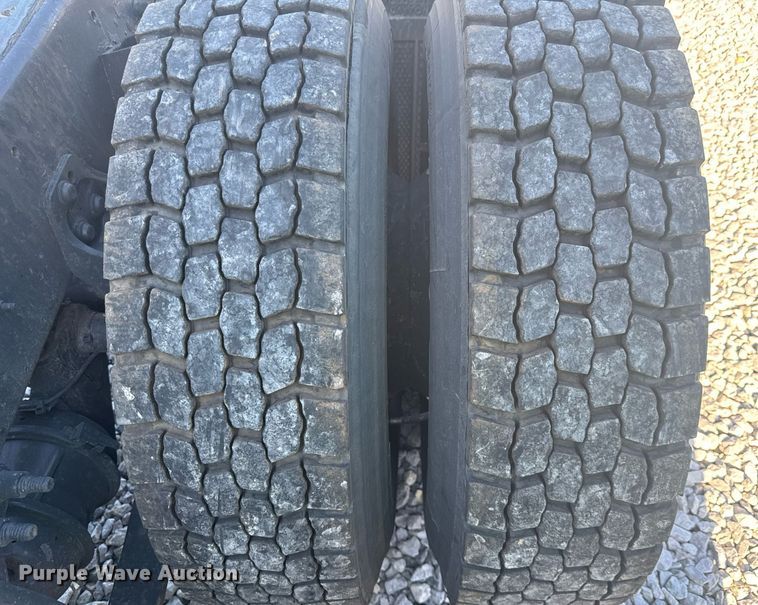 image for item YA0442 2019 International LT625 semi truck