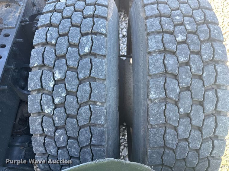 image for item YA0442 2019 International LT625 semi truck