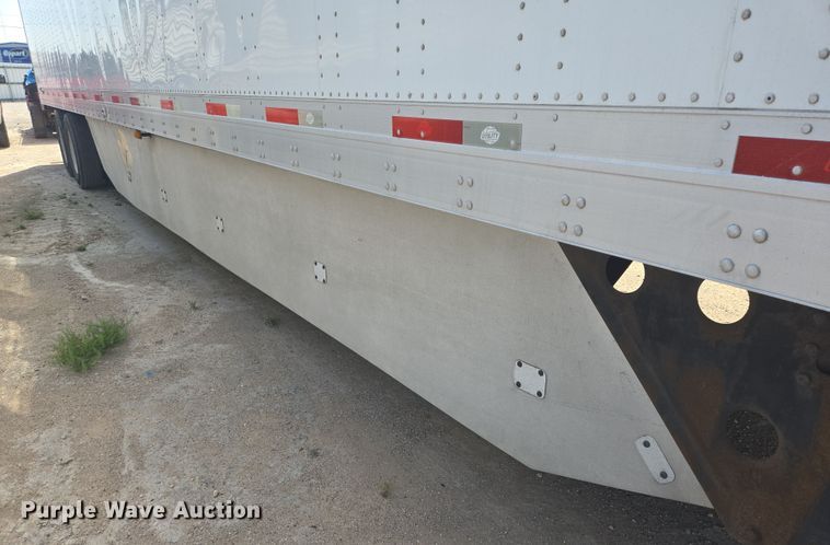image for item YA0452 2015 Utility Trailers dry van trailer