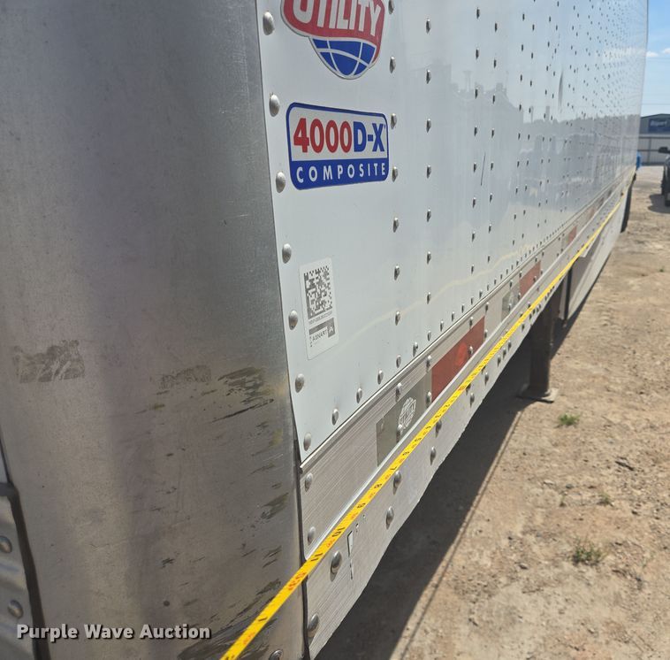 image for item YA0452 2015 Utility Trailers dry van trailer