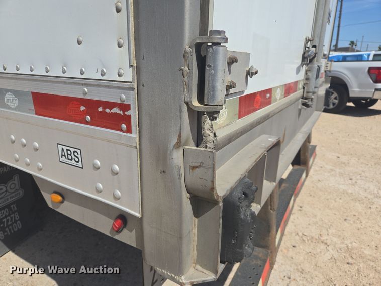 image for item YA0452 2015 Utility Trailers dry van trailer