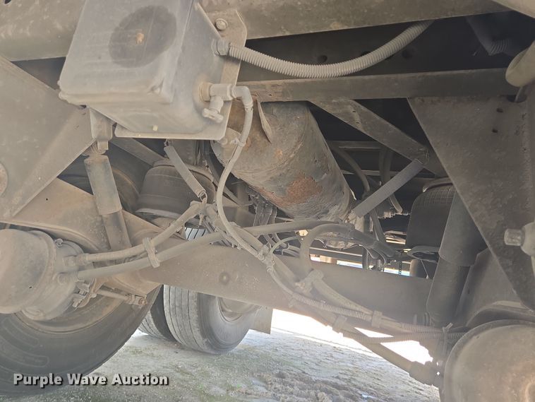 image for item YA0452 2015 Utility Trailers dry van trailer