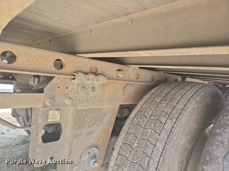 image for item YA0452 2015 Utility Trailers dry van trailer