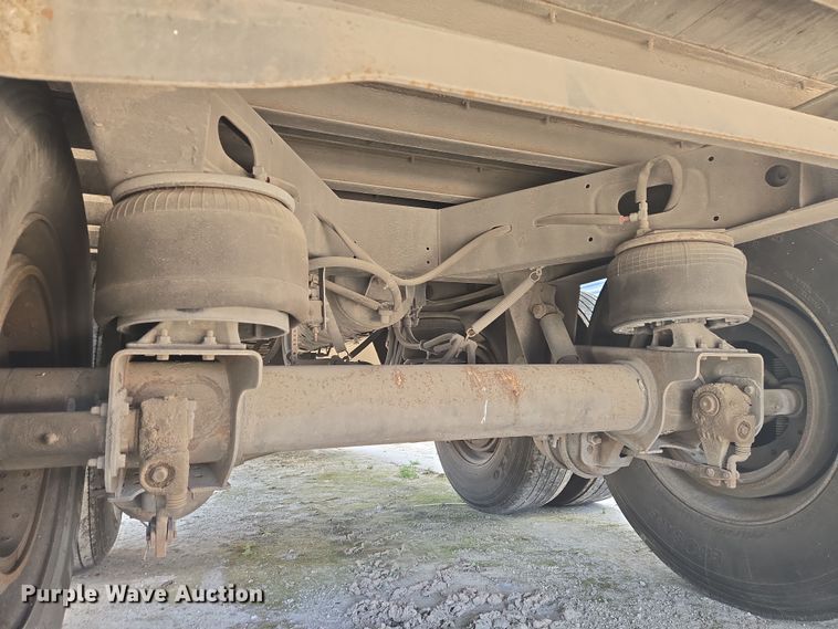 image for item YA0452 2015 Utility Trailers dry van trailer