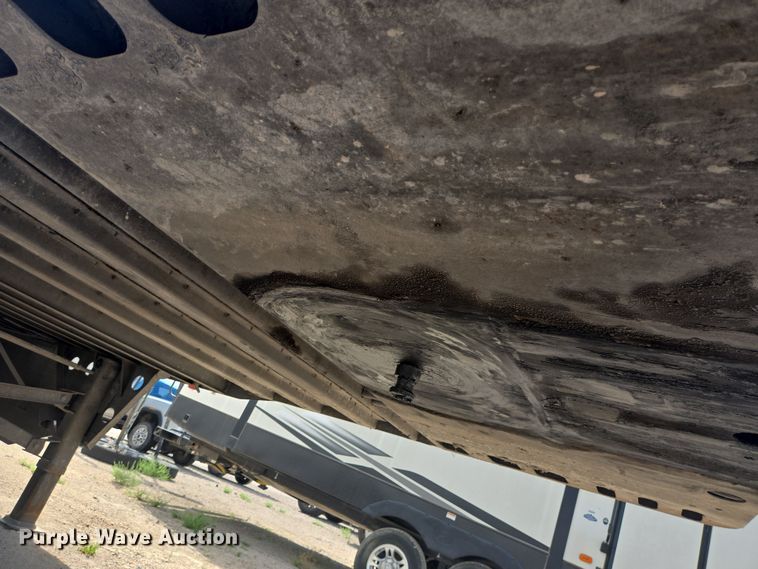 image for item YA0452 2015 Utility Trailers dry van trailer