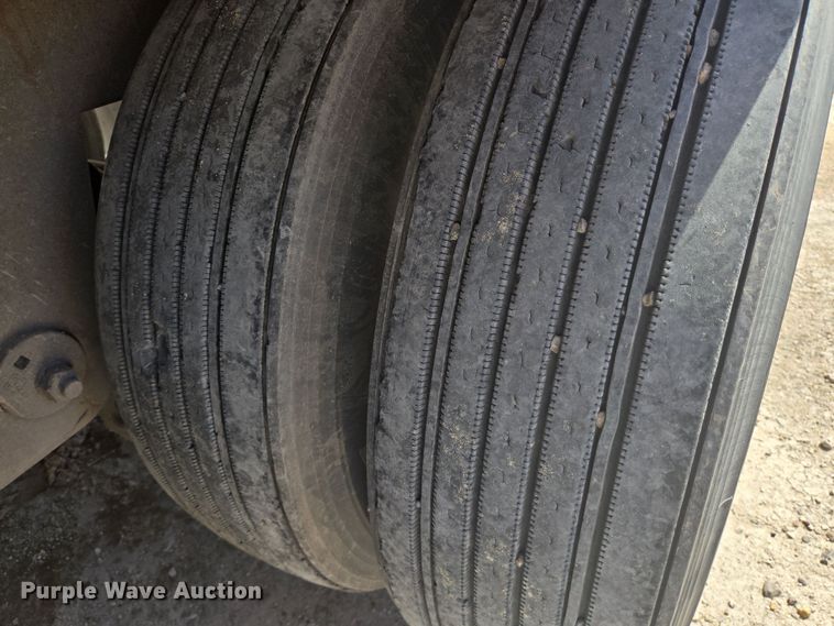 image for item YA0452 2015 Utility Trailers dry van trailer