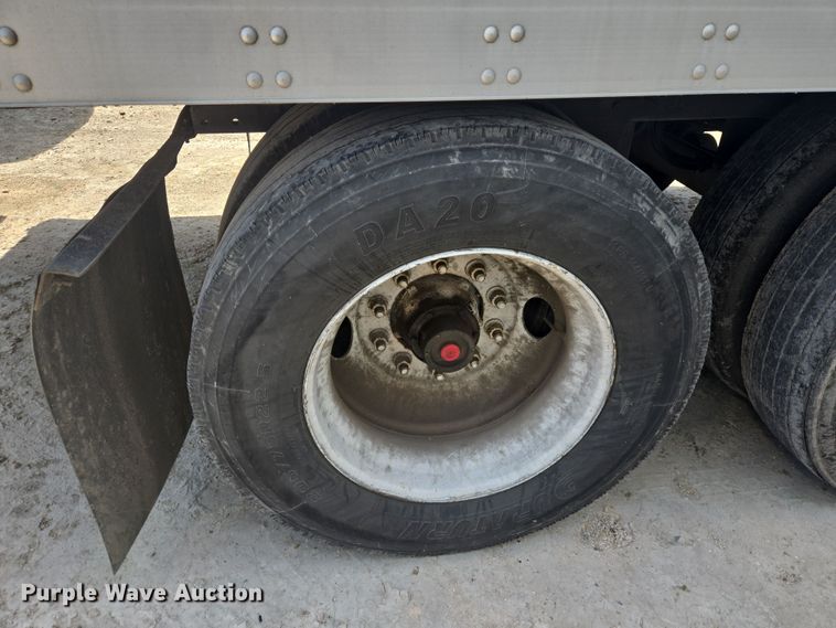 image for item YA0452 2015 Utility Trailers dry van trailer