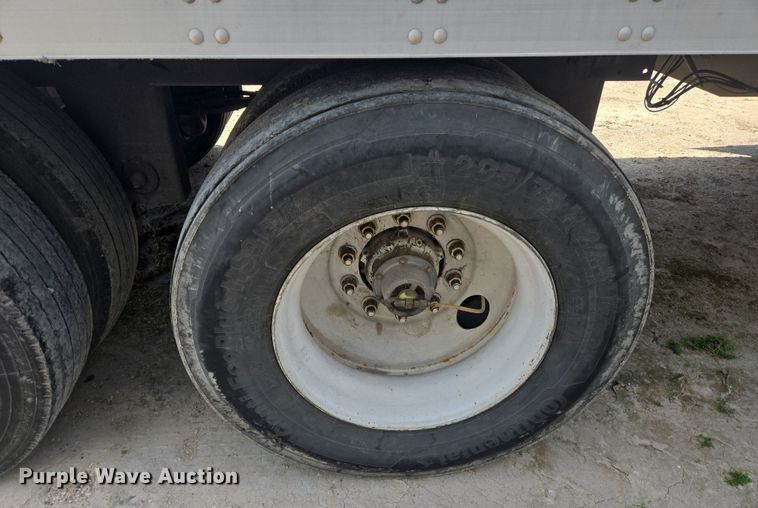 image for item YA0452 2015 Utility Trailers dry van trailer