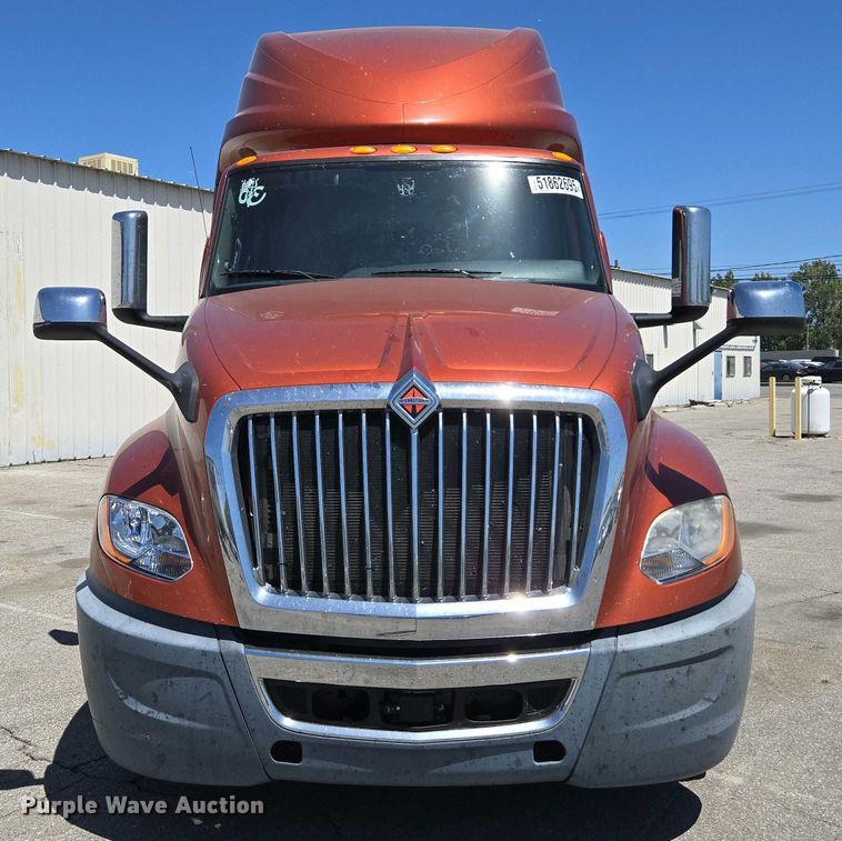 image for item YA0453 2019 International LT625 semi truck