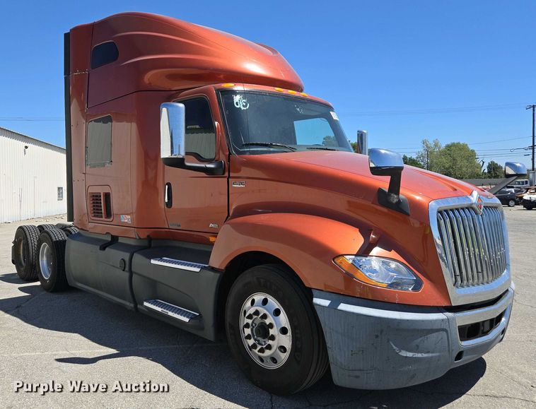 image for item YA0453 2019 International LT625 semi truck
