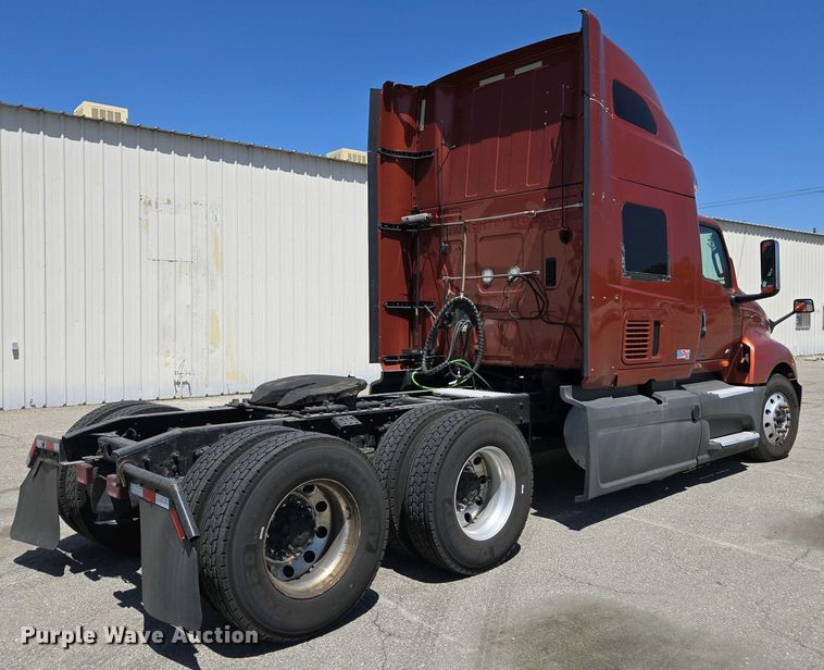 image for item YA0453 2019 International LT625 semi truck