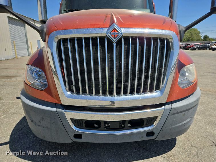 image for item YA0453 2019 International LT625 semi truck