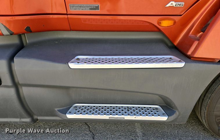 image for item YA0453 2019 International LT625 semi truck