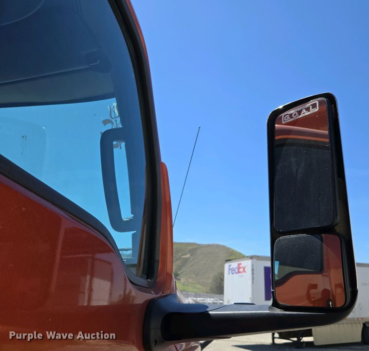 image for item YA0453 2019 International LT625 semi truck