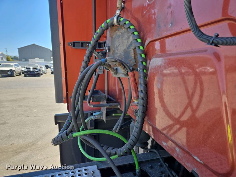 image for item YA0453 2019 International LT625 semi truck