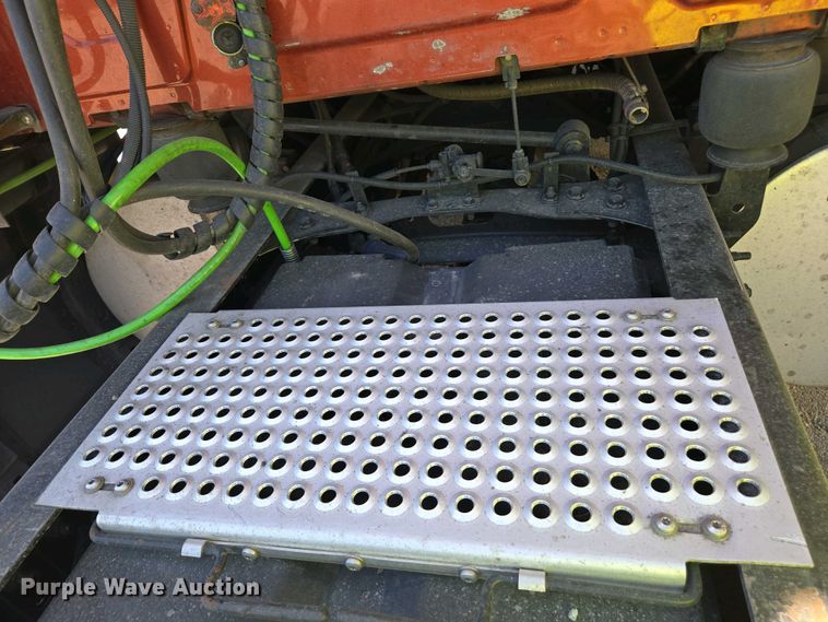 image for item YA0453 2019 International LT625 semi truck