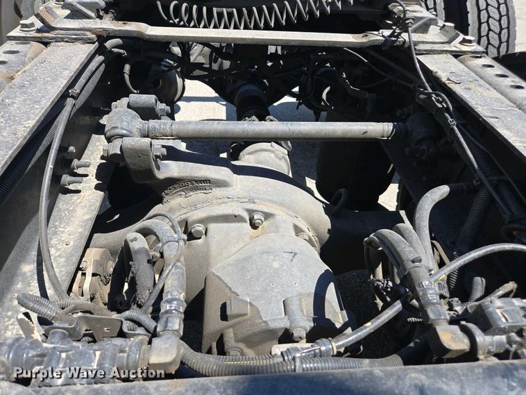 image for item YA0453 2019 International LT625 semi truck