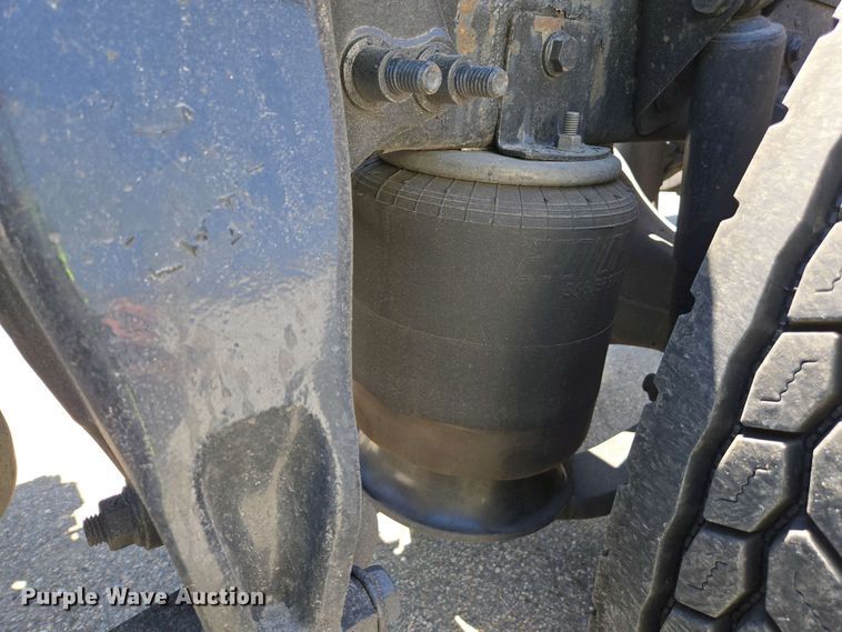 image for item YA0453 2019 International LT625 semi truck