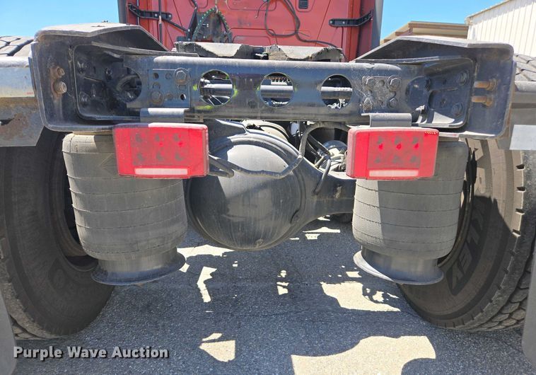 image for item YA0453 2019 International LT625 semi truck