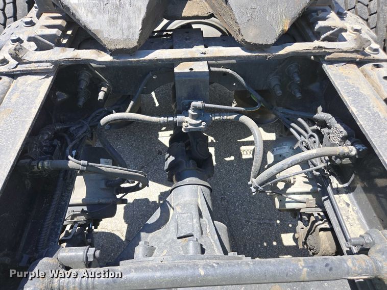 image for item YA0453 2019 International LT625 semi truck