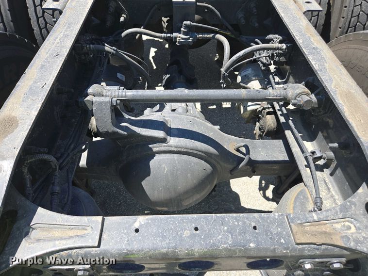 image for item YA0453 2019 International LT625 semi truck