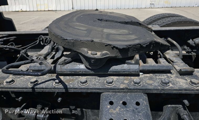 image for item YA0453 2019 International LT625 semi truck