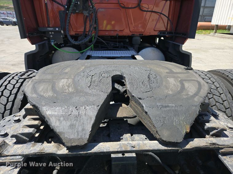 image for item YA0453 2019 International LT625 semi truck