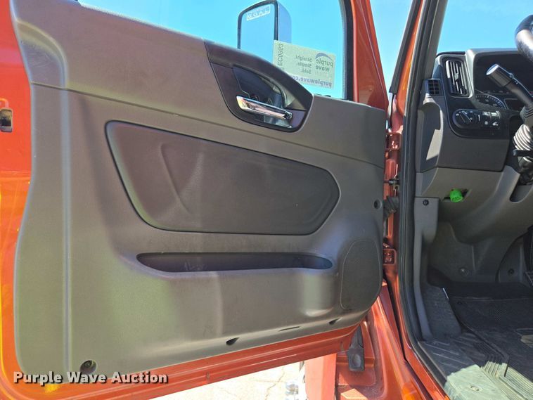 image for item YA0453 2019 International LT625 semi truck