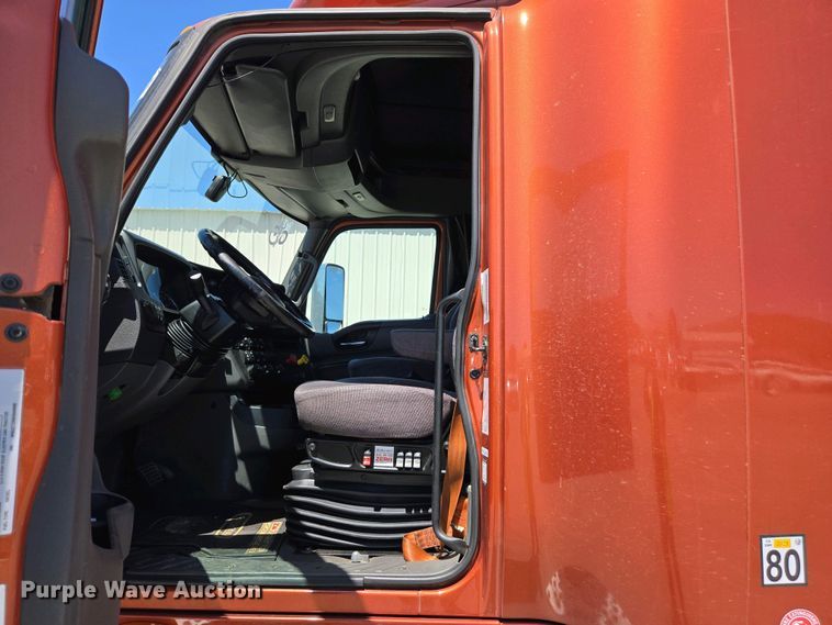 image for item YA0453 2019 International LT625 semi truck